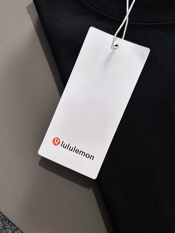 ブランドTシャツ着用イメージ